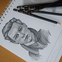 Mi proyecto del curso:  Dibujo de retrato artístico: captura expresiones auténticas. Un projet de Illustration traditionnelle, Beaux Arts, Esquisse , Dessin au cra, on, Dessin, Dessin de portrait, Dessin réaliste, Dessin artistique , et Dessin anatomique de droptellez2164 - 21.03.2023