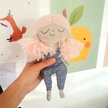 Mi proyecto del curso: Muñecos de tela: diseño, costura y creación de contenido. Un projet de Artisanat, Conception de jouets, Réseaux sociaux, Photographie smartphone, Photographie de produits, Couture, Photographie pour Instagram , et Confection de patrons et vêtements de navarrolara.m - 25.03.2023
