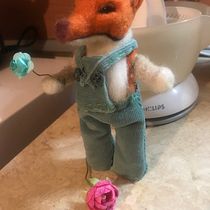 My project for course: Needle Felting: Creation of Characters with Needle and Thread. Artesanato, Design de brinquedos, Feltragem com agulha, e Design têxtil projeto de Daniela Marinova - 28.03.2023