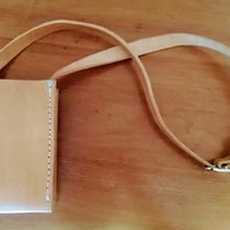 Mi proyecto del curso: Creación de bolsos de cuero artesanales para principiantes. Design, Accessor, Design, Arts, Crafts, and Sewing project by lemonpia - 03.29.2023