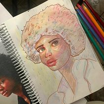 Meu projeto do curso: Desenho de retratos vibrantes com lápis de cor. Drawing, Portrait Drawing, Sketchbook, and Colored Pencil Drawing project by Laíse Liberato - 03.30.2023