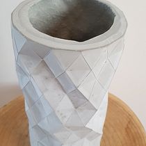 My project for course: Geometric Handmade Molds: Design 3D-faceted Objects. Projekt z dziedziny Design, Projektowanie dodatków, Craft,  Sztuki piękne, Projektowanie wnętrz,  Dekoracja wnętrz, Dekoracja wnętrz i DIY użytkownika Gustavo Bonny - 02.04.2023