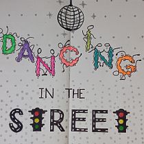 Dancing in the Street: Hand-Lettering Sketchbook: Techniques to Unlock Creativity. Un projet de Esquisse , Créativité, Dessin, Lettering manuel, Carnet de croquis et Illustration traditionnelle de Anusia Govender Pillay - 02.04.2023