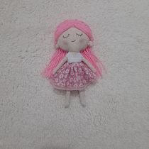 Mi proyecto del curso: Muñecos de tela: diseño, costura y creación de contenido. Un projet de Artisanat, Conception de jouets, Réseaux sociaux, Photographie smartphone, Photographie de produits, Couture, Photographie pour Instagram , et Confection de patrons et vêtements de Mayi Rodríguez - 28.03.2023
