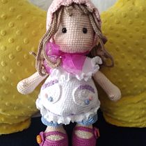 Mi proyecto del curso: Elaboración de muñecas amigurumi románticas Ein Projekt aus dem Bereich H, werk, Spielzeugdesign, Weben, Crochet, Amigurumi, Textildesign und Traditionelle Illustration von claudiamcabrera9 - 02.04.2023