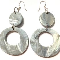 My project for course: Polymer Clay Earrings: Make Marbled Accessories. Un projet de Création d'accessoires, Artisanat, Design de bijoux, St, lisme , et DIY de Luis Angel - 28.03.2023