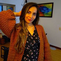 My project for course: Crochet: Design and Stitch Romantic Garments. Un proyecto de Diseño de moda, Tejido, DIY, Crochet y Diseño textil de Camila Cardona - 19.03.2023