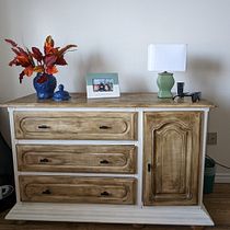  Iniciación a la chalk paint Canada Dresser¡. Een project van Craft, Meubelontwerp en -bouw, Interieurontwerp, Schilderij, DIY, Upc, cling, Decoratief schilderen, Meubelrestauratie en -upc y cling van lilirussic - 07.04.2023