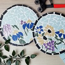 Mi proyecto del curso: Mosaicos contemporáneos: crea motivos florales con teselas. Artesanato, Design e fabricação de móveis, Cerâmica, Interiores, e DIY projeto de Darío y Carla Álvarez Pardal - 09.04.2023