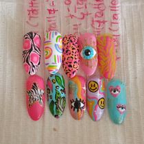 Mi proyecto del curso: Introducción al nail art. Un proyecto de Diseño, Ilustración tradicional, Pintura, Pattern Design y Pintura decorativa de Katherine González Carrasco - 09.04.2023