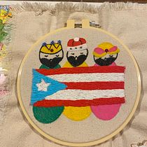 Mi proyecto del curso: Bordado y pintura textil para principiantes. Painting, Pattern Design, Embroider, DIY, Upc, cling, and Textile Design project by Delisa Guzman Figueroa - 04.09.2023