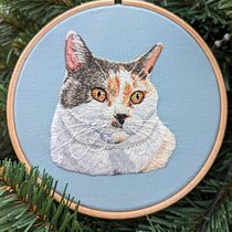 My project for course: Embroidered Pet Portraits: The Thread Painting Technique. Embroider, Naturalistic Illustration, and Textile Design project by Aleksandra Liubimova - 04.10.2023