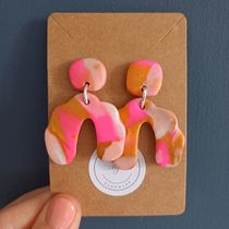Mi proyecto del curso: Creación de pendientes de arcilla polimérica con efecto mármol. Un projet de Création d'accessoires, Artisanat, Design de bijoux, St, lisme , et DIY de Angela Escribano - 11.04.2023