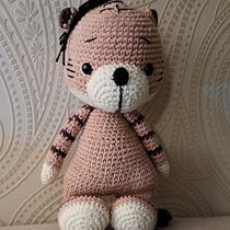 Mein Abschlussprojekt für den Kurs: Amigurumi: Häkle und designe lebendige Figuren. Arts, Crafts, Fiber Arts, Art To, s, Creating with Kids, Crochet, and Amigurumi project by coco2u - 04.10.2023