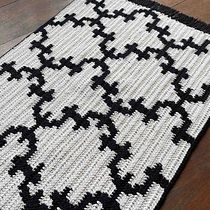 'Nishat' doormat. Un progetto di Design di accessori, Pattern design, Fiber Art, DIY, Uncinetto, Textile Design e Interior Design di Donaya - 12.04.2023