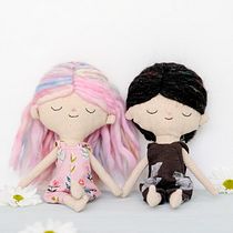 Mi proyecto del curso: Muñecos de tela: diseño, costura y creación de contenido. Un projet de Artisanat, Conception de jouets, Réseaux sociaux, Photographie smartphone, Photographie de produits, Couture, Photographie pour Instagram , et Confection de patrons et vêtements de ana.gomez.abego - 07.04.2023