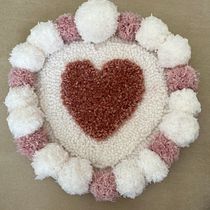 Mon projet du cours : Conception et création de pompons. Artesanato, Decoração de interiores, DIY, e Design têxtil projeto de Vale Coo - 02.04.2023
