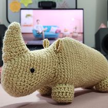 Rinogurumi. Arts, Crafts, To, Design, Fiber Arts, DIY, Crochet, Amigurumi, and Textile Design project by Angela Nuñez - 04.17.2023