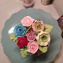 Mi proyecto del curso: Flores de crema de mantequilla para cake design. Design, and DIY project by Marta - 04.17.2023