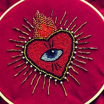 Mon projet du cours : Portraits brodés en perles. Een project van Ontwerp van accessoires, Borduurwerk,  Interieurdecoratie y Textielontwerp van lisamarieaudet - 15.04.2023