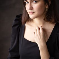 Mein Abschlussprojekt für den Kurs: Moderne Headshot-Fotografie. Photograph, Portrait Photograph, Photographic Lighting, Studio Photograph, Digital Photograph, and Fine-Art Photograph project by Nelli Polle-Zengin - 04.18.2023