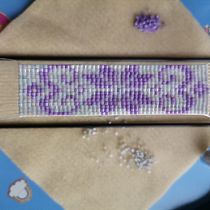 Mi proyecto del curso: Diseño de accesorios con cuentas: teje patrones elegantes. Un progetto di Design di accessori, Artigianato, Design di gioielli e Fiber Art di Pamela Cadagan - 18.04.2023