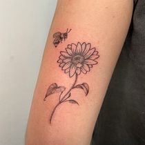 Simbiosis Tattoo. Ilustração tradicional, Desenho de tatuagens e Ilustração botânica projeto de Laura - 23.04.2023