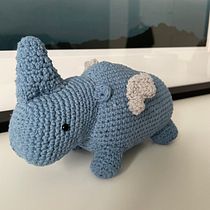 Mon projet du cours : Création et réalisation d’amigurumis. Arts, Crafts, To, Design, Fiber Arts, DIY, Crochet, Amigurumi, and Textile Design project by Delphine - 04.23.2023