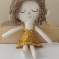 Mi proyecto del curso: Muñecos de tela: diseño, costura y creación de contenido. Un projet de Artisanat, Conception de jouets, Réseaux sociaux, Photographie smartphone, Photographie de produits, Couture, Photographie pour Instagram , et Confection de patrons et vêtements de alejandrasaa01 - 25.04.2023