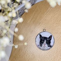 My project for course: Realistic Miniature Animal Embroidery. Jewelr, Design, Embroider, and Textile Design project by Lucia Košecká - 04.26.2023