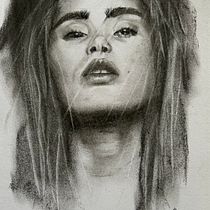 Mein Abschlussprojekt für den Kurs: Künstlerisches Porträt mit Kohlestift: die Atmosphäre. Ilustração tradicional, Artes plásticas, Desenho, Desenho de retrato, Desenho realista, e Desenho artístico projeto de ramonaja - 28.04.2023
