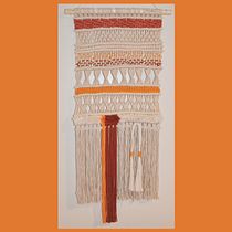 My project for course: Macraweave: Combine Macramé with Weaving Techniques. Un proyecto de Diseño de complementos, Diseño de interiores, Decoración de interiores, Tejido, Macramé, Telar y Diseño textil de maria_xy - 28.04.2023