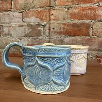 My project for course: Stamp Making for Textured Pottery. Un projet de Artisanat, Beaux Arts, Décoration, Céramique , et DIY de Deb Eck - 30.04.2023