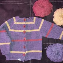 Mi proyecto del curso: Tejido de prendas infantiles con raglán top down. Een project van  Modeontwerp, Textiel, Breien y Textielontwerp van Elena - 30.04.2023