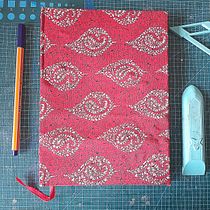 Mi proyecto del curso: Diseño y encuadernación de sketchbooks. Un proyecto de Ilustración tradicional, Artesanía, Encuadernación, DIY y Sketchbook de Claudia Cavieres Herrera - 30.04.2023