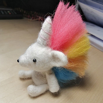 My project for course: Needle Felting: Creation of Characters with Needle and Thread. Artesanato, Design de brinquedos, Feltragem com agulha, e Design têxtil projeto de assiaazzouzi - 03.05.2023