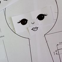 My project for course: Fabric Dolls: Design and Content Creation. Un projet de Artisanat, Conception de jouets, Réseaux sociaux, Photographie smartphone, Photographie de produits, Couture, Photographie pour Instagram , et Confection de patrons et vêtements de Irene Axiotis - 04.05.2023