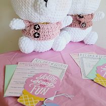 Mi proyecto del curso: Amigurumis: personas tejidas a crochet. Arts, Crafts, To, Design, Fiber Arts, Crochet, Amigurumi, and Textile Design project by Jennifer Jazmín Saavedra Camacho - 05.05.2023