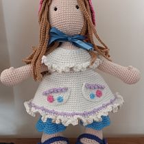Mi proyecto del curso: Elaboración de muñecas amigurumi románticas Ein Projekt aus dem Bereich H, werk, Spielzeugdesign, Weben, Crochet, Amigurumi und Textildesign von Karla Aravena Fuentes - 03.05.2023