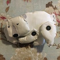 Sleeping Bear. Een project van Ontwerp van personages, Craft y Speelgoedontwerp van Sara Armentano - 07.05.2023