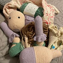 Mi proyecto del curso: Elaboración de muñecas amigurumi románticas Ein Projekt aus dem Bereich H, werk, Spielzeugdesign, Weben, Crochet, Amigurumi und Textildesign von Deborah Guerrero quijada - 08.05.2023
