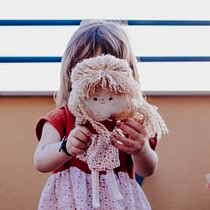 Mi proyecto del curso: Muñecos de tela: diseño, costura y creación de contenido. Un projet de Artisanat, Conception de jouets, Réseaux sociaux, Photographie smartphone, Photographie de produits, Couture, Photographie pour Instagram , et Confection de patrons et vêtements de Alba Domene Sanjuan - 09.05.2023