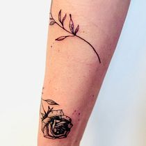 Mein Abschlussprojekt für den Kurs: Einführung in die Welt der Tattoos. Ilustração tradicional, Desenho de tatuagens e Ilustração botânica projeto de Kristina Schneider - 11.05.2023