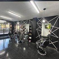 Mi proyecto del curso:  peluqueria masculina julian muñoz. Un projet de Réseaux sociaux, Photographie smartphone, Marketing digital, Photographie numérique, Marketing mobile, Instagram, Marketing de contenu, Photographie pour Instagram, Marketing pour Instagram, Photographie lifest , et le de julianmunozpeluqueros - 15.05.2023