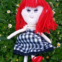 Mi proyecto del curso: Muñecos de tela: diseño, costura y creación de contenido. Un projet de Artisanat, Conception de jouets, Réseaux sociaux, Photographie de produits, Couture, Photographie pour Instagram , et Confection de patrons et vêtements de Jess Rodríguez - 16.05.2023