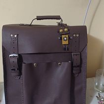 Mi proyecto del curso: Creación de bolsos de cuero artesanales para principiantes. Design, Accessor, Design, Arts, Crafts, and Sewing project by TANIA C - 05.18.2023