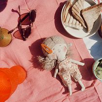 Mi proyecto del curso: Muñecos de tela: diseño, costura y creación de contenido. Un projet de Artisanat, Conception de jouets, Réseaux sociaux, Photographie smartphone, Photographie de produits, Couture, Photographie pour Instagram , et Confection de patrons et vêtements de Anna Escobar - 20.05.2023