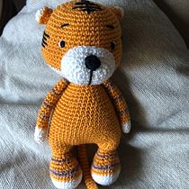 Il mio progetto del corso: Amigurumi: crea personaggi a uncinetto. Arts, Crafts, Fiber Arts, Art To, s, Creating with Kids, Crochet, and Amigurumi project by danieladinardo6 - 05.21.2023