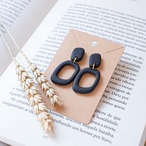 My project for course: Launching a Business Successfully on Social Media. Marketing, Social Media, Digital Marketing, Content Marketing, Business, Jewelr, Design, Photograph, Product Photograph, and DIY project by Maria João Rodrigues - 05.23.2023