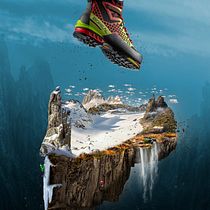 Boot above his world. Photograph, Photograph, Post-production, Photo Retouching, Digital Photograph, Photomontage, and Matte Painting project by David Nieto Martín - 01.01.2020